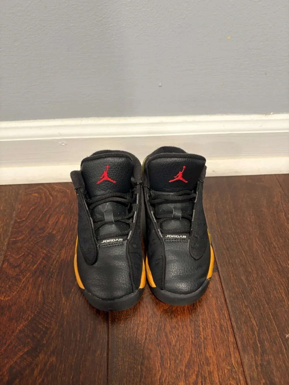 Nike Jordan 13 Retro Kids Black Sneakers with Yellow Accents size 9 - Picture 1 of 6